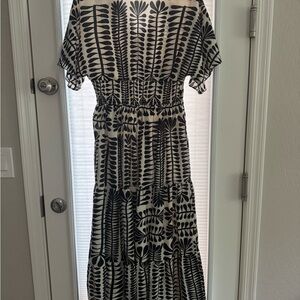 Chic Black and White Leaf Print Maxi Dress